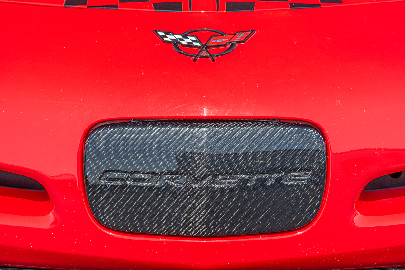 eos-chevrolet-corvette-c5-carbon-fiber-front-license-plate-trim-cover-vent-581-bkcf (12)