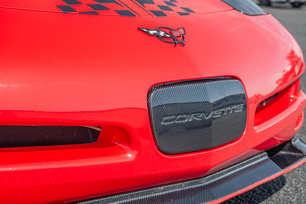 eos-chevrolet-corvette-c5-carbon-fiber-front-license-plate-trim-cover-vent-581-bkcf (17)
