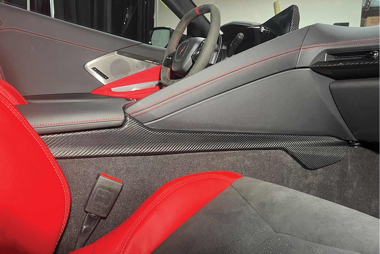 eos-corvette-c8-center-console-side-panel-cover-vent-655-bkcf (15)