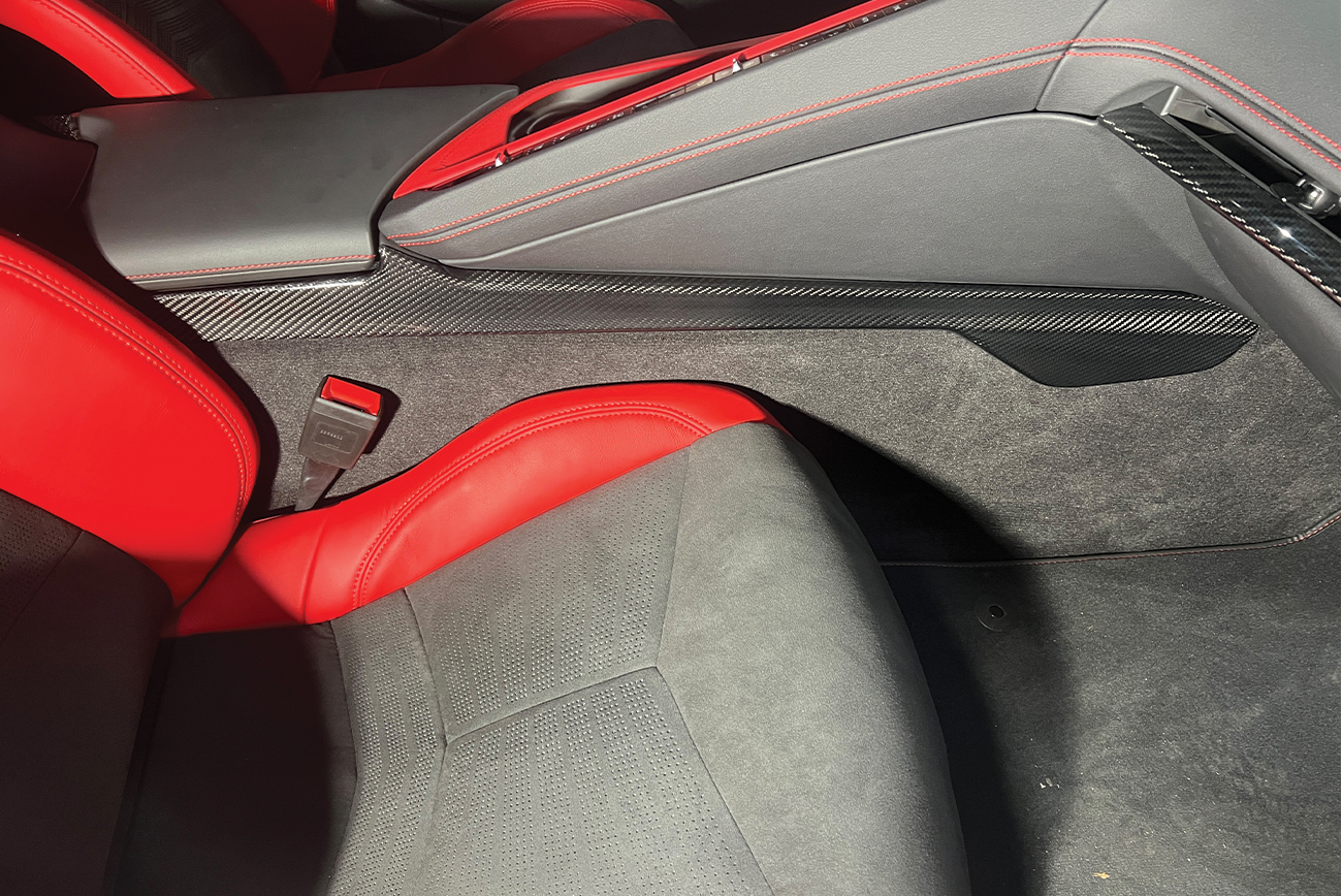 eos-corvette-c8-center-console-side-panel-cover-vent-655-bkcf (16)