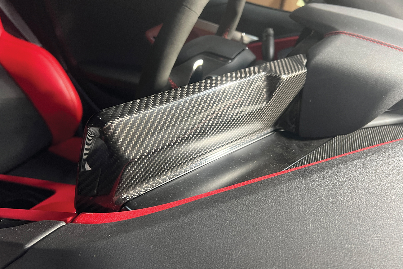 eos-corvette-c8-carbon-fiber-radio-gps-navigation-screen-cover-vent-653-bkcf (14)