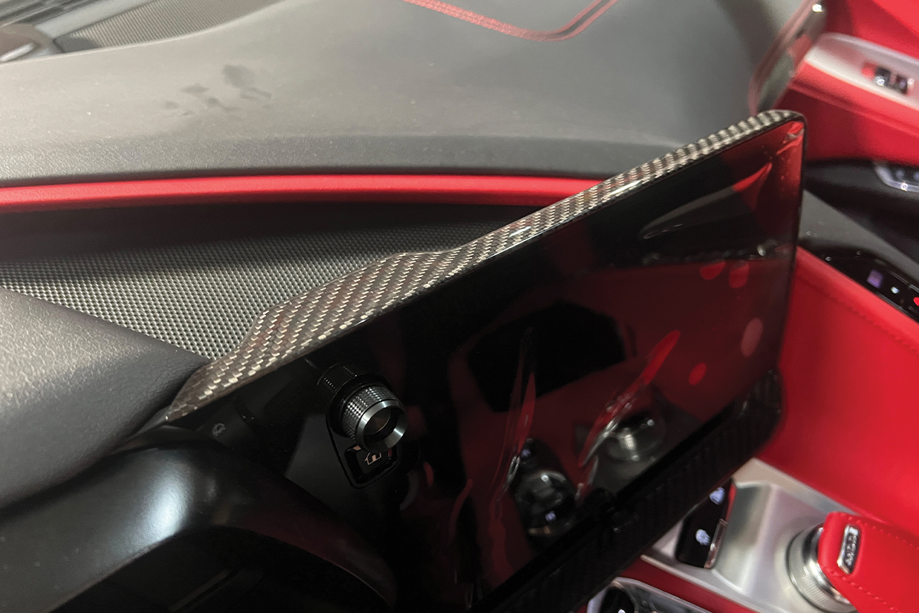 eos-corvette-c8-carbon-fiber-radio-gps-navigation-screen-cover-vent-653-bkcf (16)