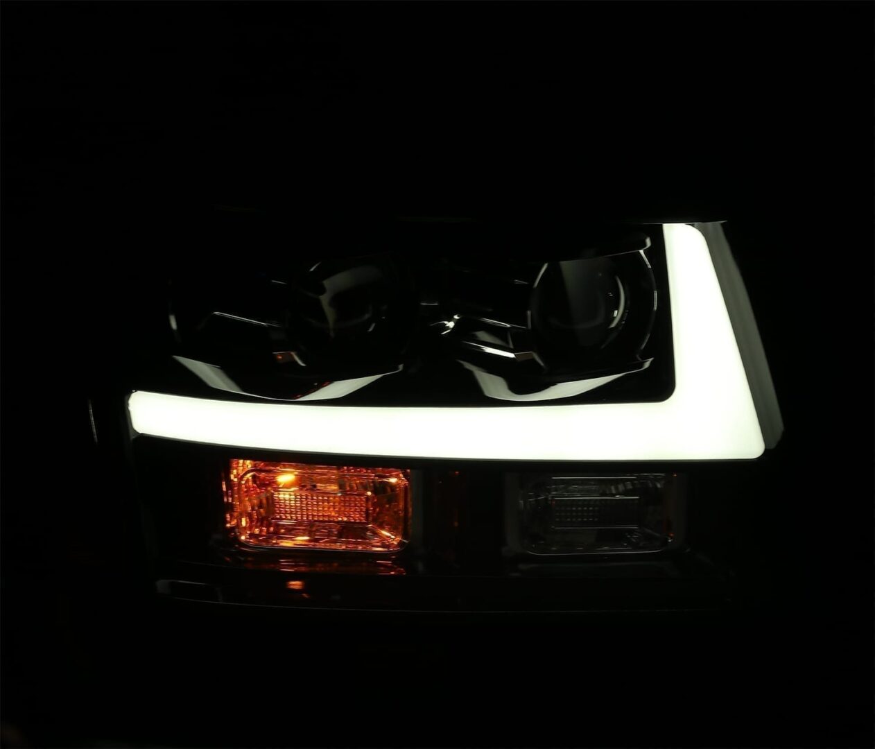 AlphaRex 07-14 Chevrolet TahoeSuburban07-13 Avalanche LUXX-Series LED Projector Headlights Black (6)