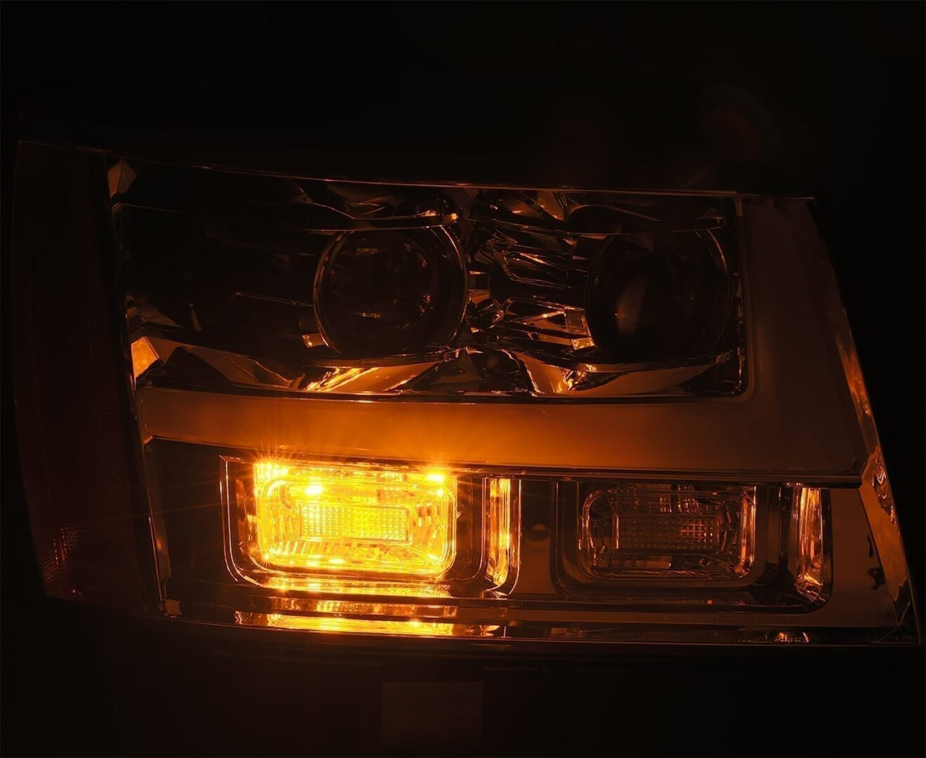 AlphaRex 07-14 Chevrolet TahoeSuburban07-13 Avalanche LUXX-Series LED Projector Headlights Chrome (5)