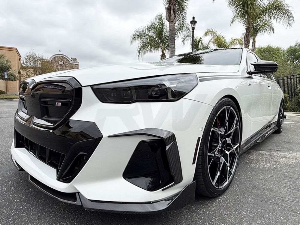 RW-Carbon-BMW-G60-5-Series-Carbon-Fiber-Front-Side-Vent-Trims-1-1000x750