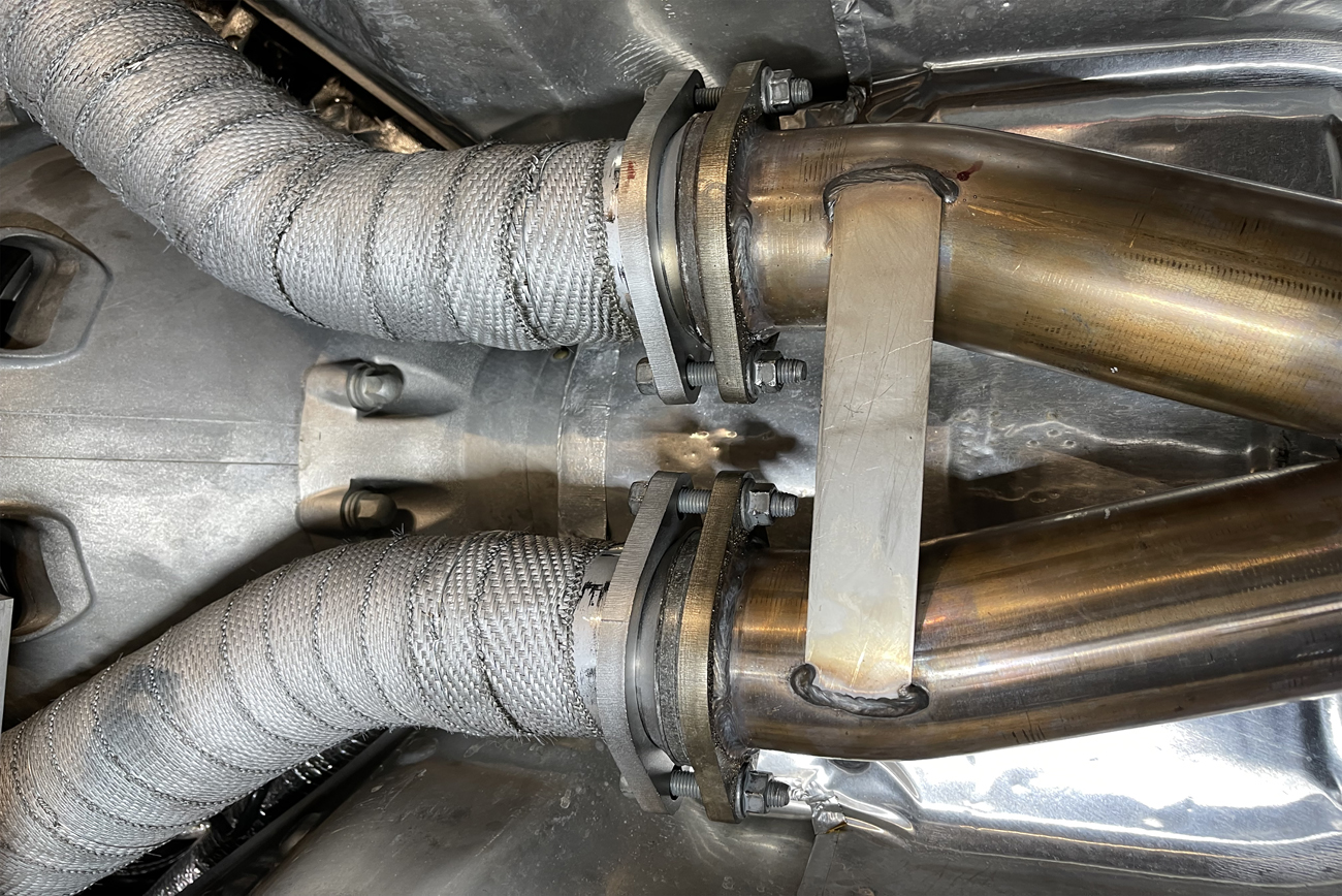 eos-chevrolet-corvette-c7-high-flow-cat-connection-downpipe-ext-dp007-2 (16)