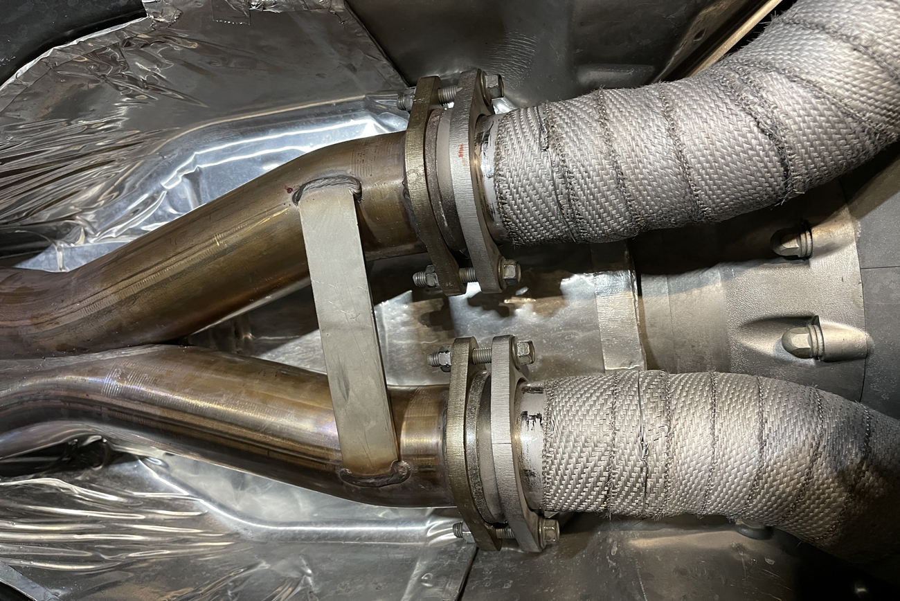 eos-chevrolet-corvette-c7-high-flow-cat-connection-downpipe-ext-dp007-2 (17)