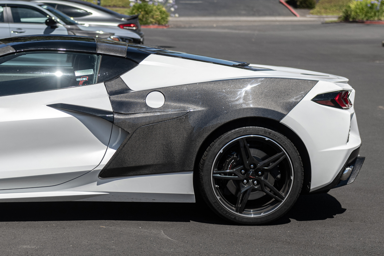 eos-corvette-c8-stingray-z06-package-rear-side-fender-fender-696-bkcf (4)