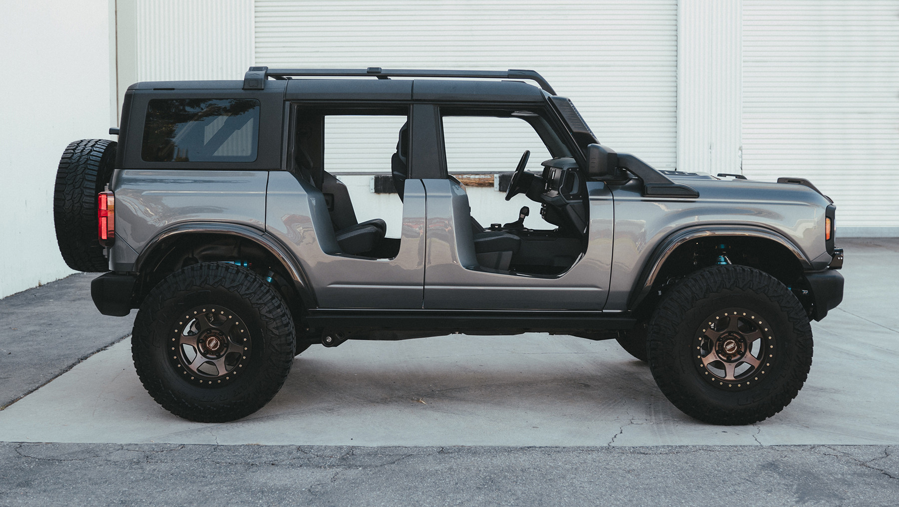 Seibon Carbon Fiberglass Front Roadster Doors For 2021-2023 Ford Bronco 4DR AC-DD21FDBR4D-RD-F-GF_11